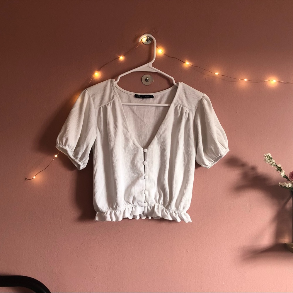 SUPER cute white puff shoulder top
